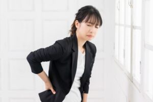腰が痛い女性